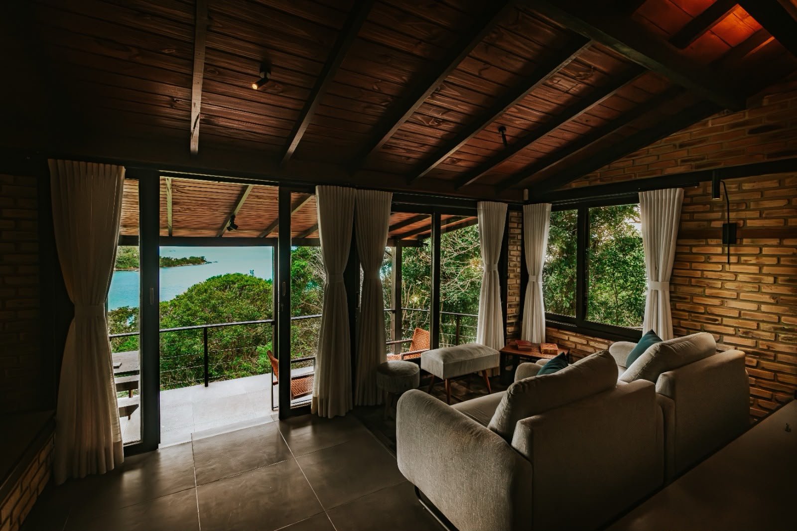 Ambiente e detalhes da Cabana Odoyá